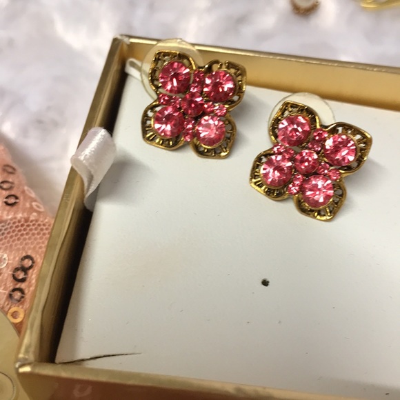 New VOGUE GOLD And PINK Hot pink sparkle pierced stud earrings crystals - Picture 2 of 6